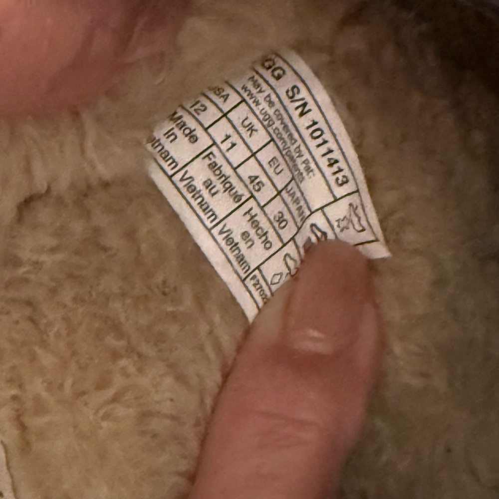 UGG - Picture 8 of 8